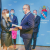 Zdjęcia - nagrodzeni tytułem Przedsiębiorca Roku 2020 odbierają dyplomy i nagrody z rąk burmistrza i jego zastępcy