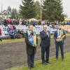 organizatorzy obchodów 100-lecia z pucharem