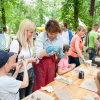 podczas warsztatów z lepienia w glinie