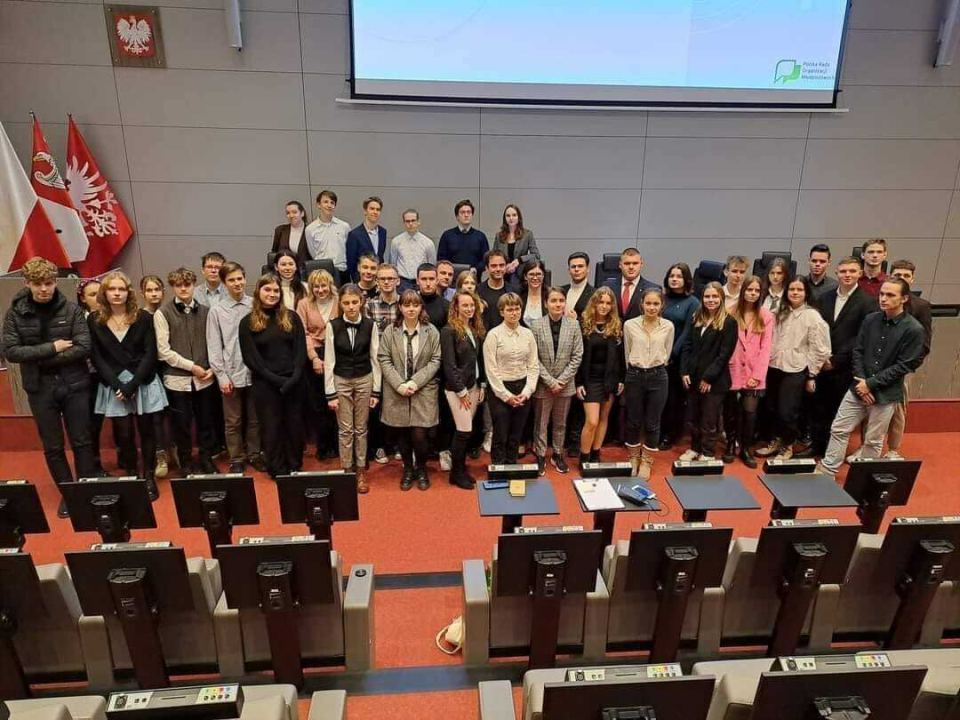 wszyscy uczestnicy konferencji na wspólnej fotografii