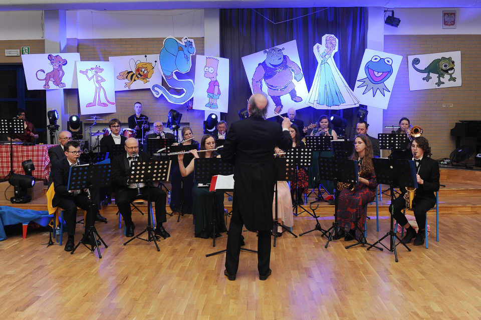 orkiestra w trakcie występu