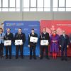 wspólne zdjęcie obdarowanych oraz gości uroczystości