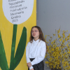 dziewczynka podczas recytowania wiersza