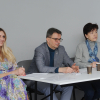 trzy osoby w jury