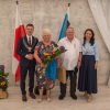 zdjęcie pary jubilatów z kierownikiem USC oraz Panią Burmistrza
