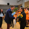 gratulacje zastępcy burmistrza dla dyrygenta