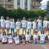 Uczestnicy zajęć we własnoręcznie pomalowanych koszulkach