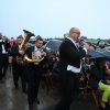 Zespół z instrumentami dętymi w korowodzie