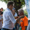 zawieszanie medalu na szyję zawodnika