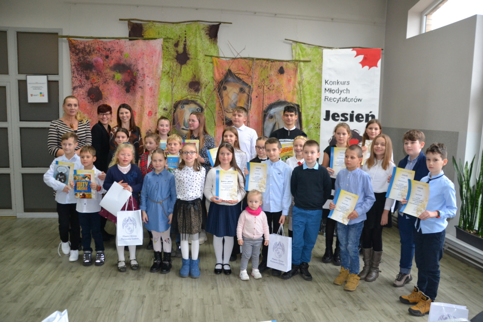 wspólna fotografia uczestników konkursu