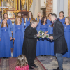 składanie gratulacji dyrygentowi