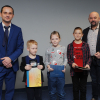 Nagrodzeni szachiści z organizatorami