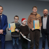 Nagrodzeni szachiści z organizatorami