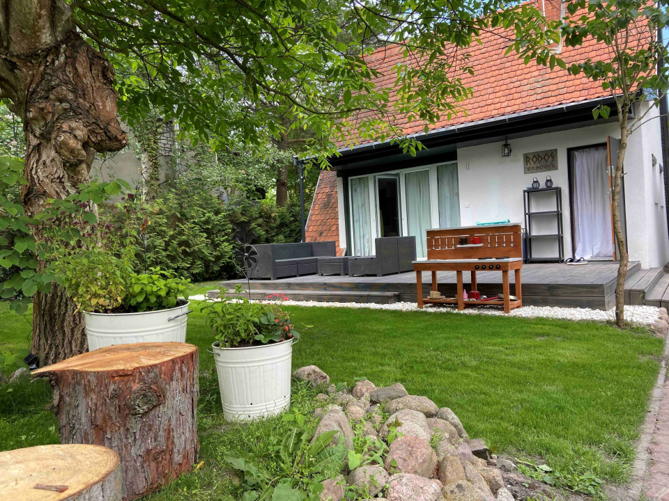 dom wśród zieleni