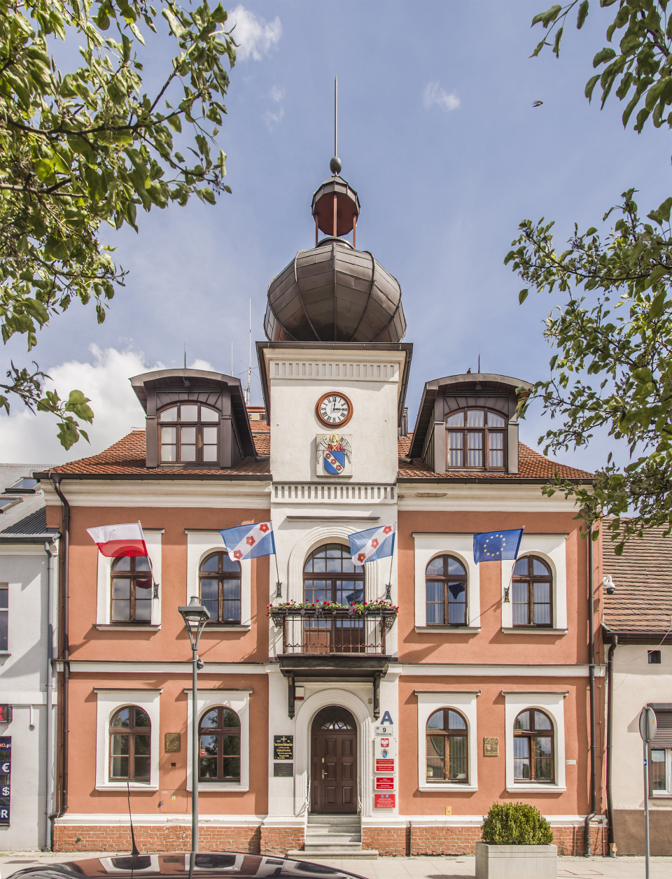 ratusz- budynek Urzędu Miasta i Gminy Murowana Goślina