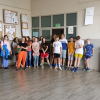 Publiczność oglądająca wystawę w „Galerii na Wzgórzach”