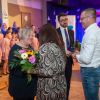 wręczanie kwiatów dyrygentce przez panią burmistrz