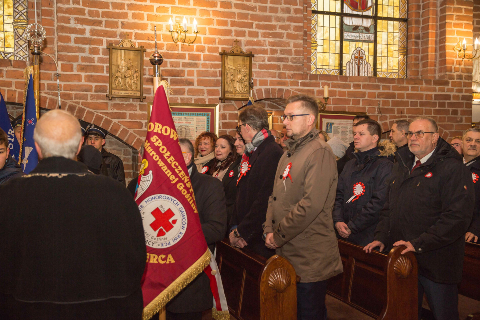 ludzie w kościele