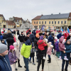 tłum ludzi na rynku