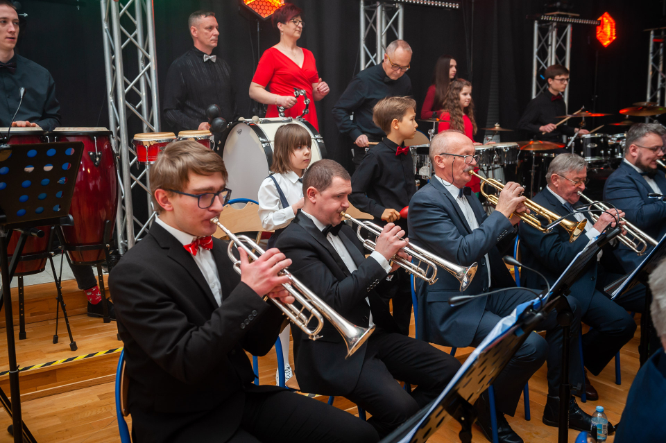 muzycy orkiestry dętej