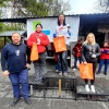 trzy kobiety na podium i mężczyzna obok