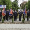 poczty sztandarowe strażaków przy ulicy
