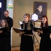 4 kobiety i 2 mężczyzn z chóru