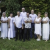 zdjecie grupowe na tle zieleni, 6 kobiet, 4 mężczyzn