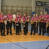 muzycy orkiestry dętej z instrumentami - na hali widowiskowo-sportowej