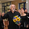 16.	Dyrygent chóru.