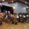 Orkiestra Wojskowa z Bydgoszczy gra na scenie w tle publiczność