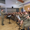 Orkiestra Wojskowa z Bydgoszczy gra na scenie