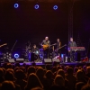 zespól muzyków na scenie