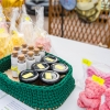 stolik z kosmetykami naturalnymi