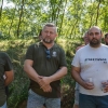 4 mężczyzn pozuje do zdjęcia