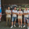 4 osoby pozują do zdjęcia na tle strzelnicy