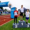 Troje dzieci na podium