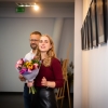 Dyrektor CKiS oraz autorka zdjęć, w tle wystawa.