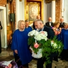 Wręczenie kwiatów żonie obecnego dyrygenta chóru.