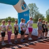 dzieci na starcie zawodów biegowych