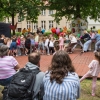 przeciąganie liny dzieci kontra dorośli