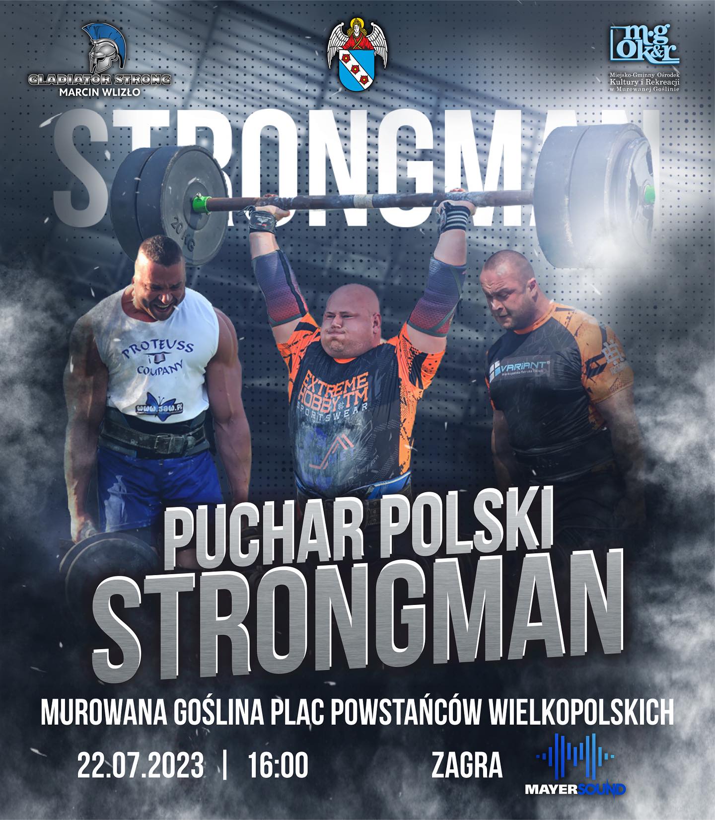 Puchar Polski Strongman w Murowanej Goślinia, na zdjeciu zawodnicy, jeden z nich ze sztangą uniesioną w górę