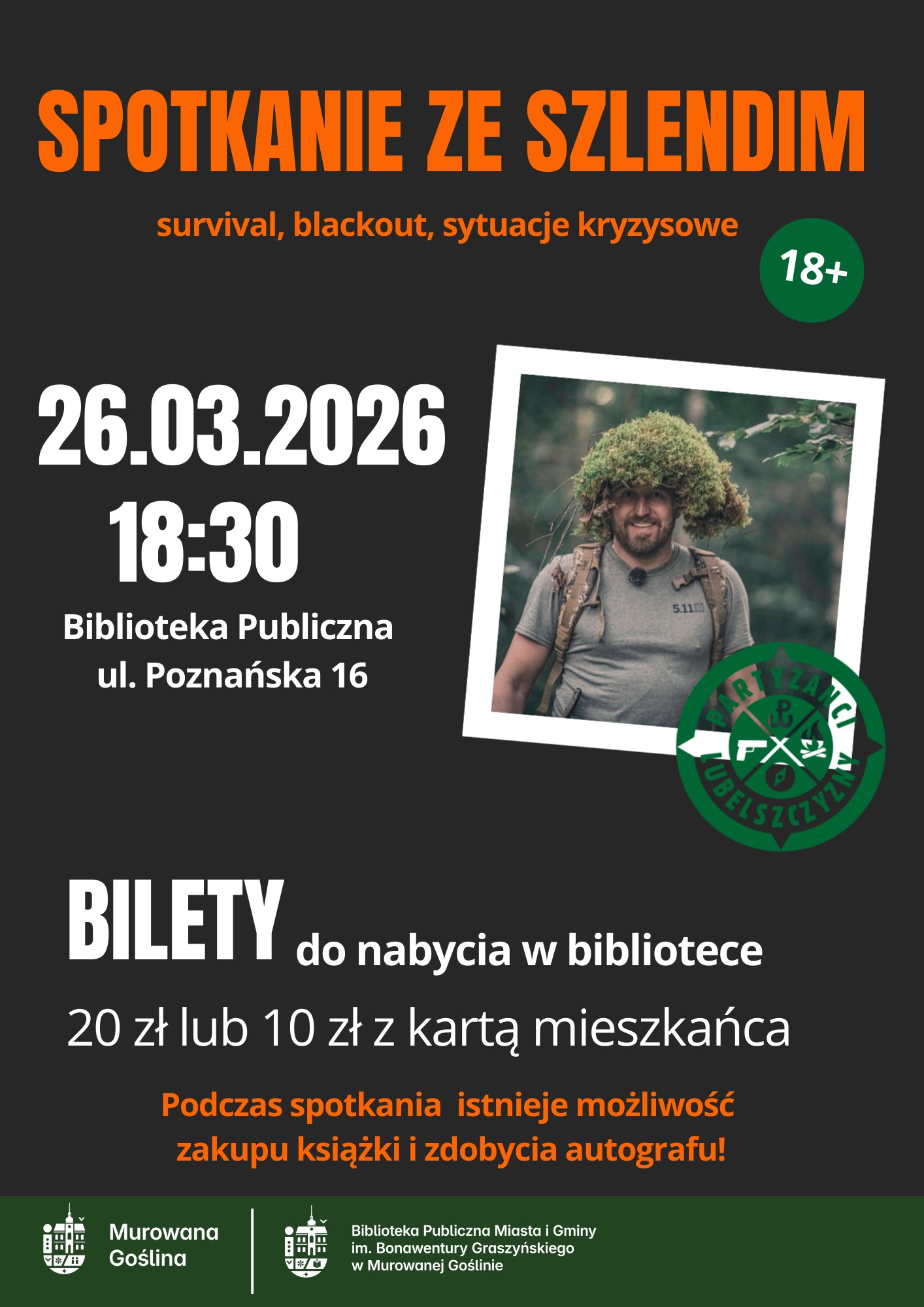 na zdjęciu mężczyzna z mchem na głowie