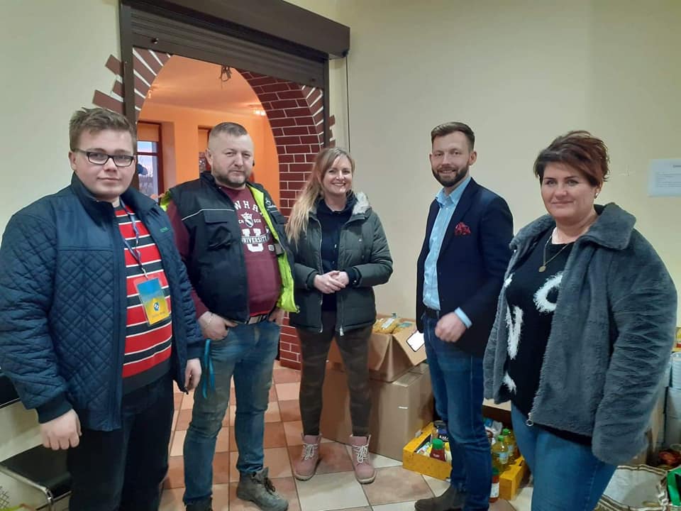 wolontariusze z zastępcą burmistrza